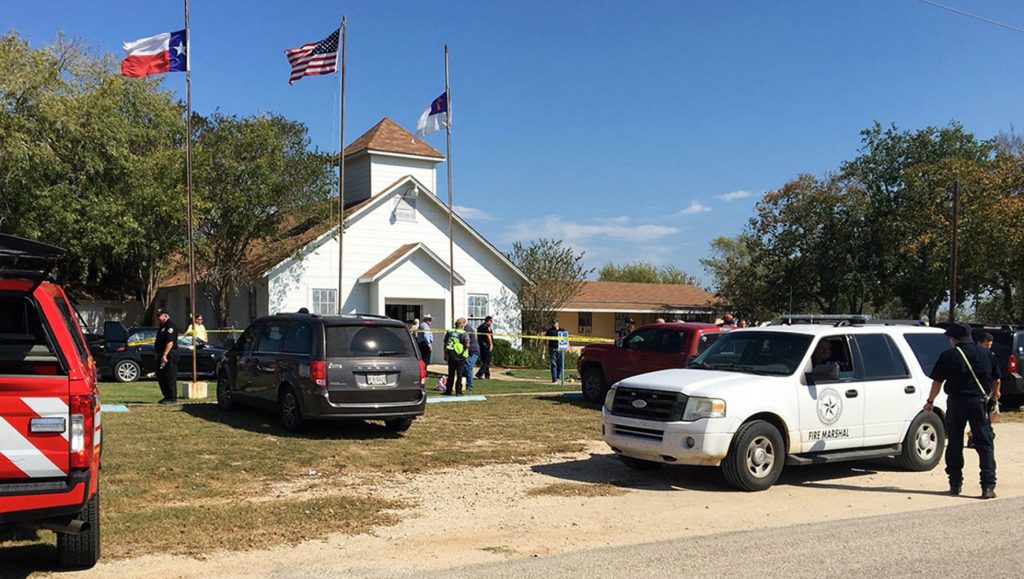 Atirador invade igreja. no Texas