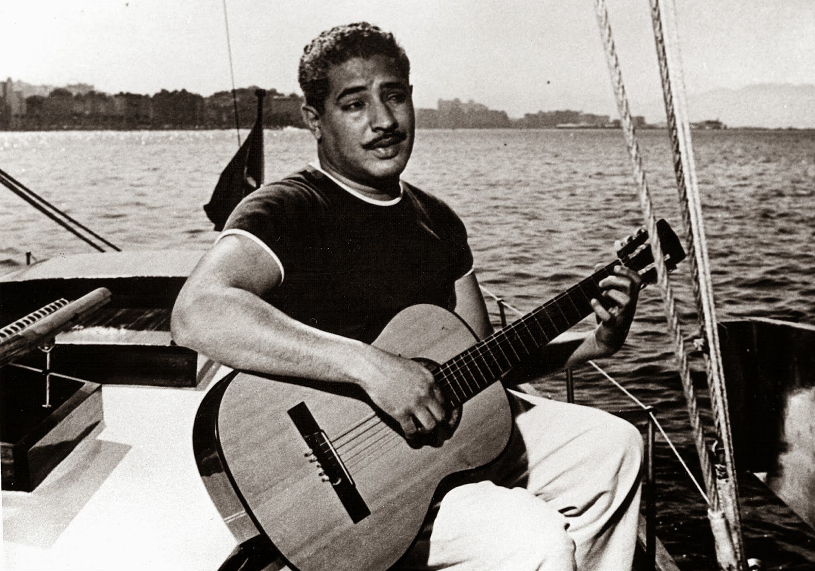 Dorival Caymmi, cantor e compositor brasileiro