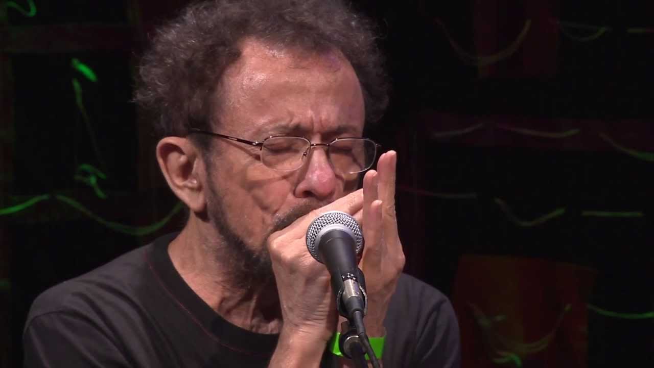 Tom Zé, cantor e compositor brasileiro