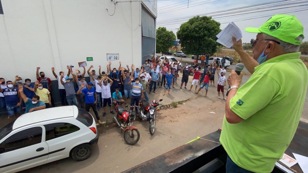 Construção pesada: Sandro Jadir, presidente da seccional de Goiás da Central dos Sindicatos Brasileiros (CSB) comanda a assembleia