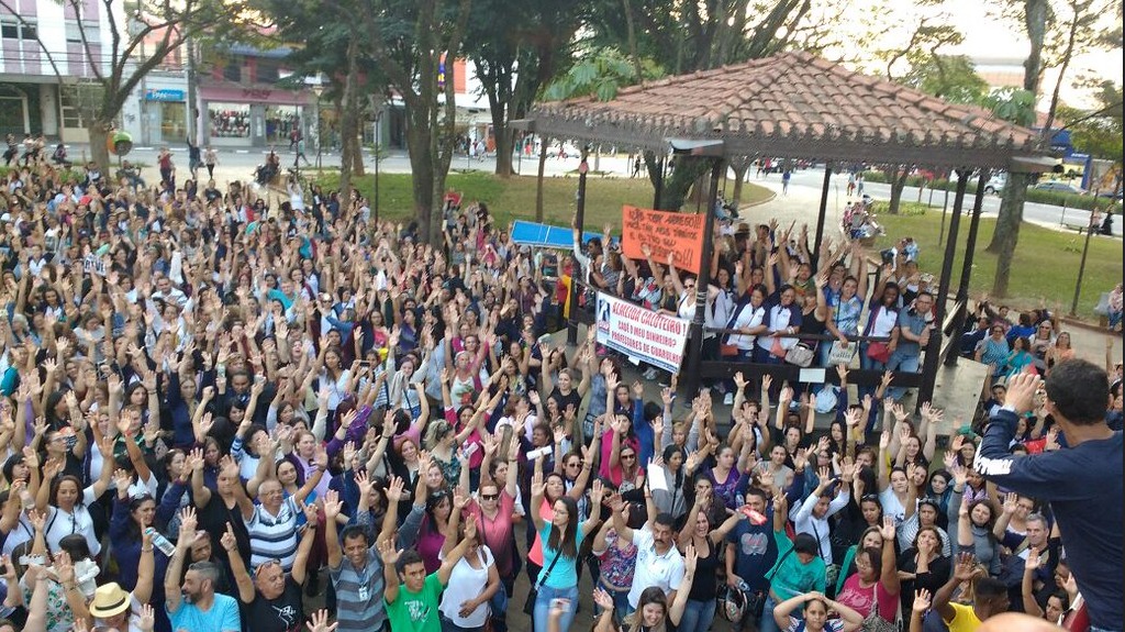 Servidores de Guarulhos na luta contra a terceirização