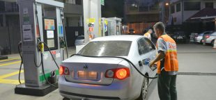 Preço da gasolina cai pela 11ª semana seguida