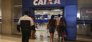 A Caixa renegociou mais de R$ 51 milhões em dívidas em apenas 3 dias do programa Desenrola Brasil, oferecendo opções de parcelamento em até 120 meses e descontos de até 90%."