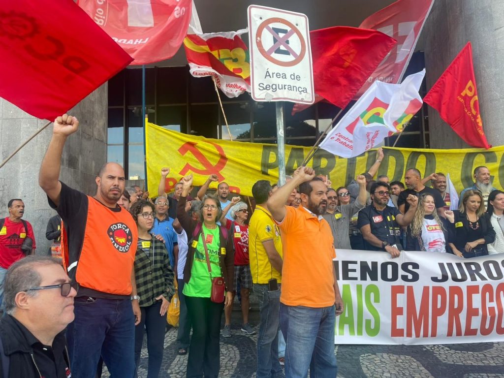 Sindicalistas da Força Sindical presentes na manifestação contra juros altos