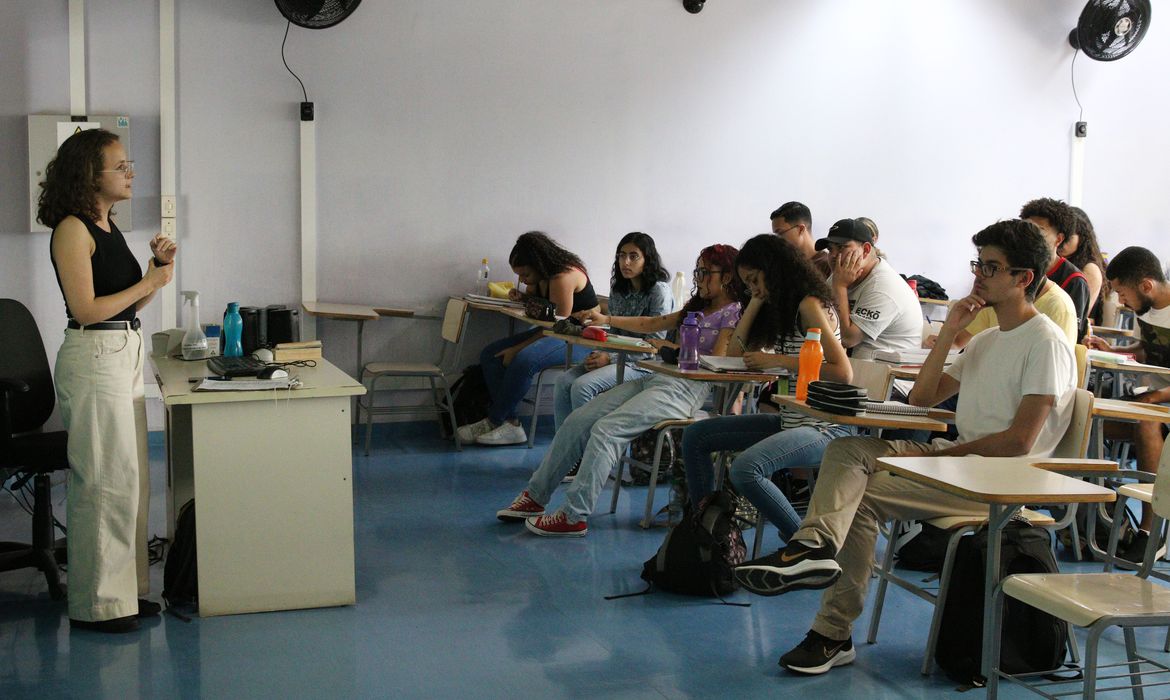 Jornal da Franca - USP oferece curso gratuito de programação para alunos do  ensino médio. Veja o prazo - Jornal da Franca