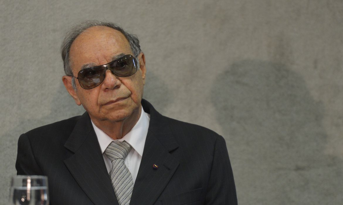 Coronel Carlos Alberto Brilhante Ustra em depoimento à Comissão Nacional da Verdade, em maio de 2013(Wilson Dias/Agência Brasil)