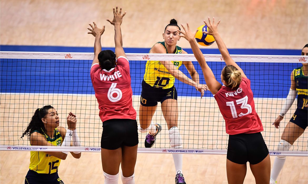 Brasil supera Japão e confirma vaga em Paris 2024 no vôlei feminino