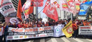 Centrais sindicais protestam na Paulista pela queda da taxa de juros