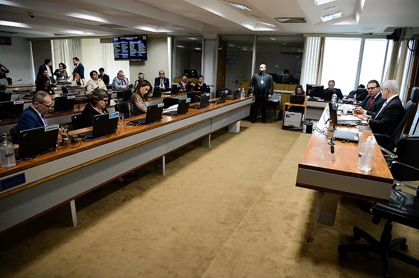 Luiz Marinho (à direita de Humberto Costa), na CAS/Foto: Pedro França/Agência Senado