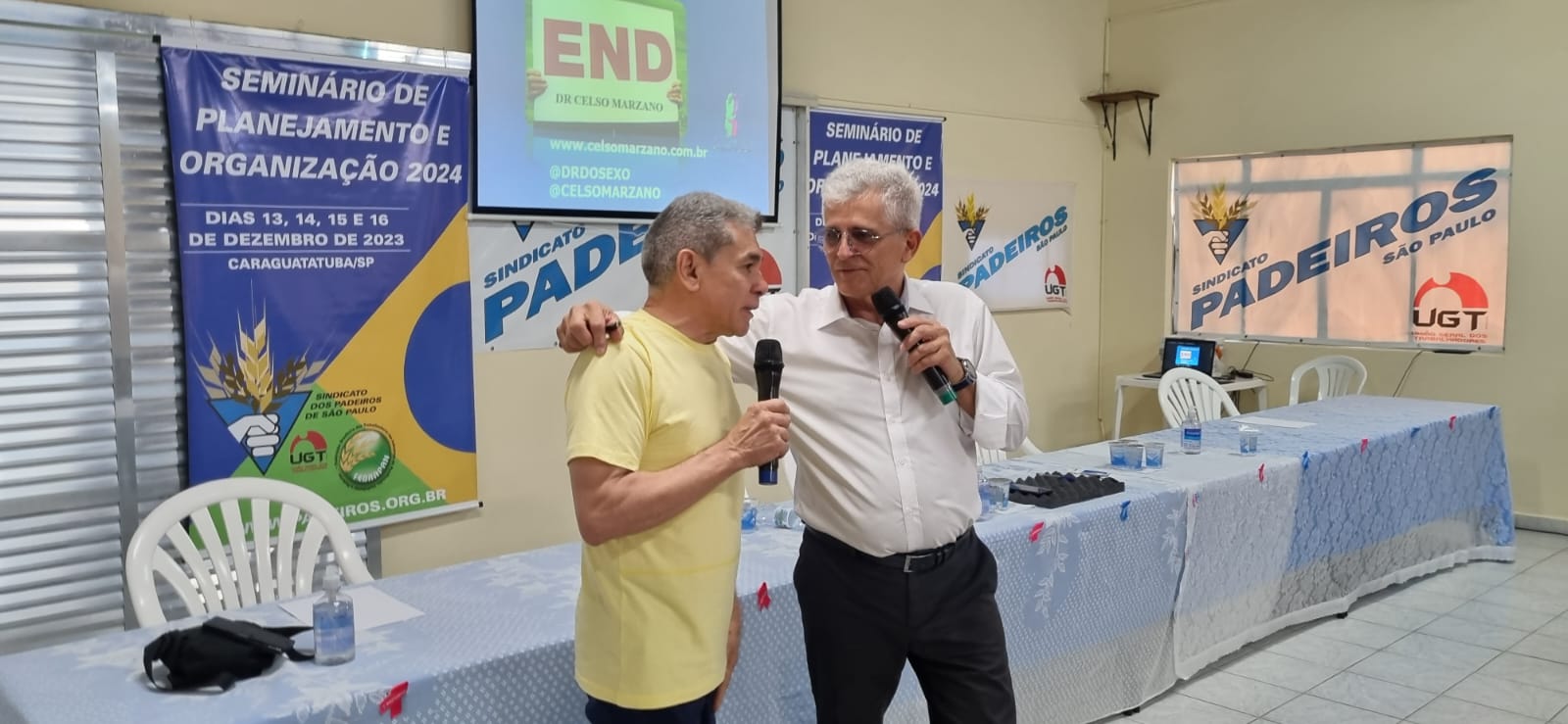 Ao lado do presidente do Sindicato dos Padeiros, Chiquinho Pereira, Marzano falar sobre a saúde masculina