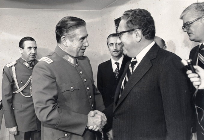 Kissinger apoiou ditaduras na América Latina, como a do Chile. 