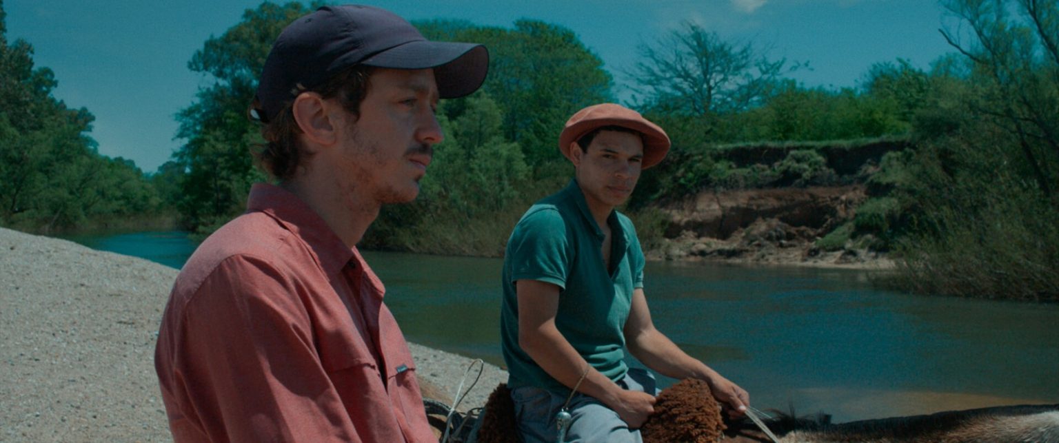 O empregado e o patrão remete ao livro A cara engraçada do medo, de Murilo Carvalho, e a direção remete ao filme Vidas Secas, de Nelson Pereira dos Santos, adaptação do livro de Graciliano Ramos.