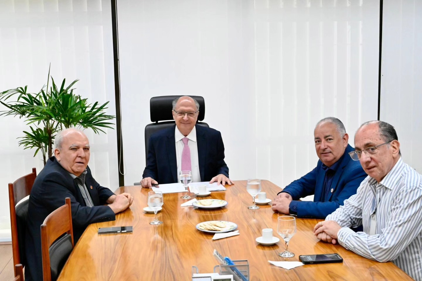 Presidentes das centrais conversam com Geraldo Alckmin sobre reindustrialização