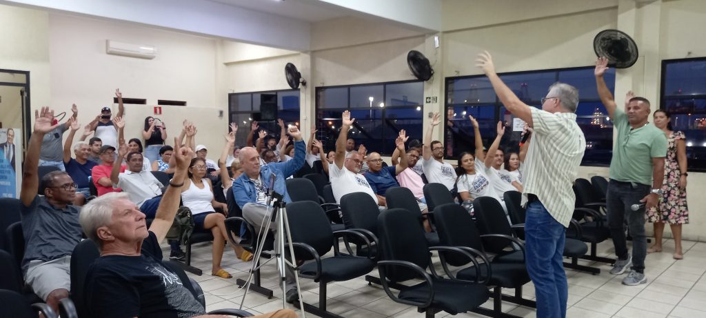 Servidores do Guarujá aguardam resposta para data-base