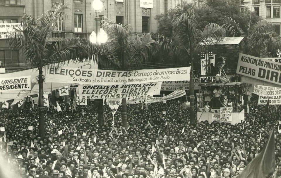 Sindicato dos Metalúrgicos de SP participa do ato pela Diretas Já na Praça da Sé em 1984