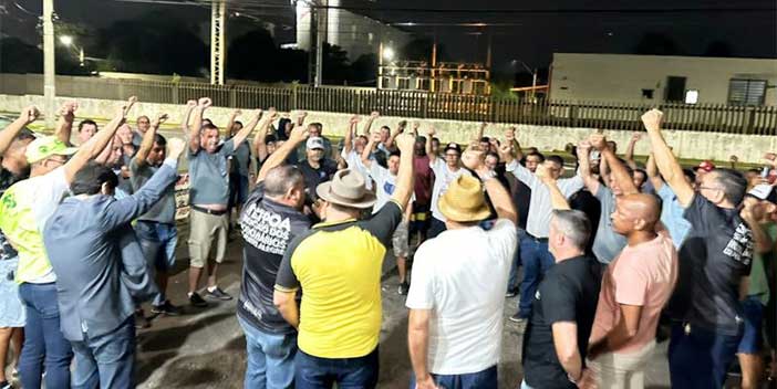 Rodoviários de Esteio fazem greve por direitos suspensos na pandemia