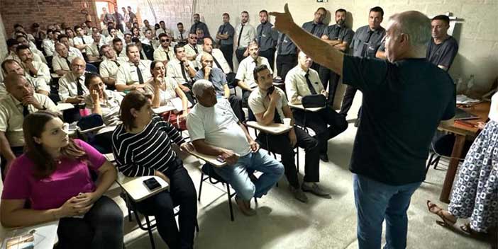 Sindirodoviários Caxias do Sul apresenta bonificação 2024 a funcionários da Giratur