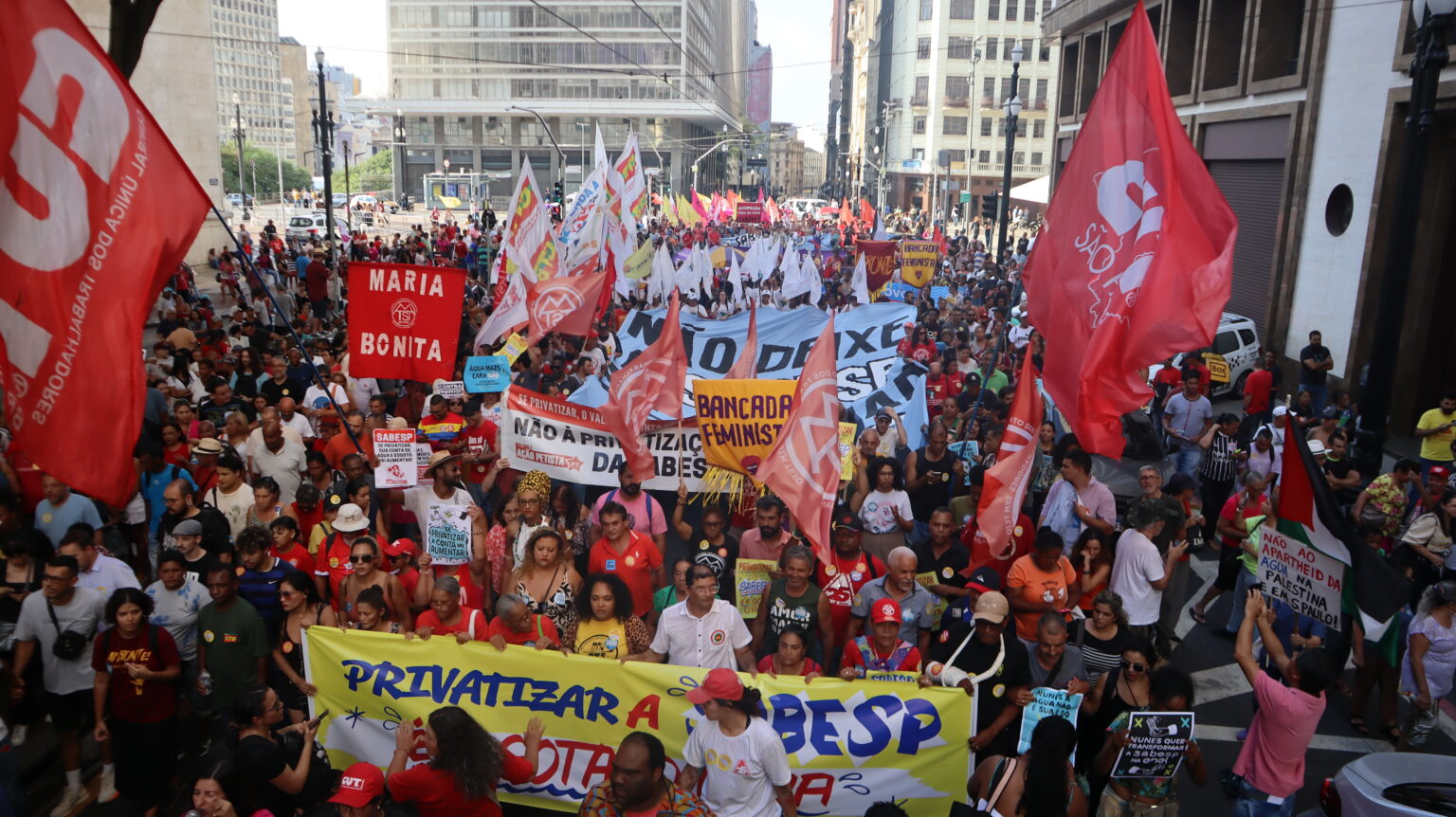 População marcha contra a privatização reúne 5 mil em defesa da Sabesp
