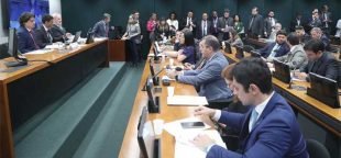 Comissão aprova redução da idade mínima de aposentadoria para atividades de alto risco
