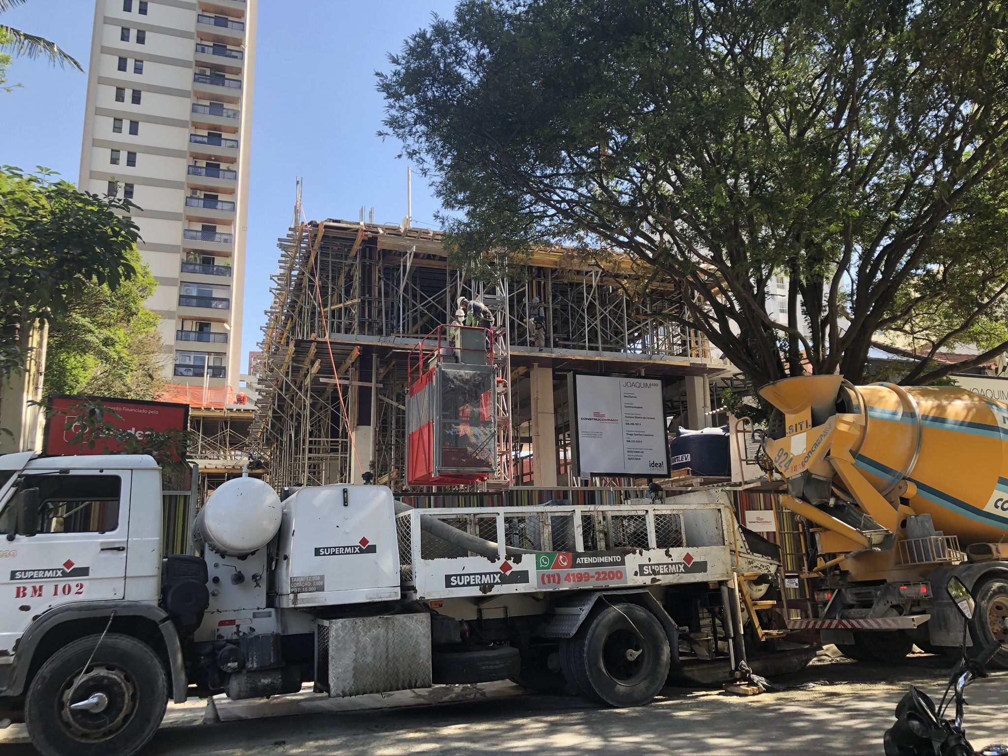Indústria da construção: São Paulo permanece com os maiores índices enquando o Rio de Janeiro apresenta queda. Foto: Construção de prédio no bairro de Pinheiros, São Paulo.