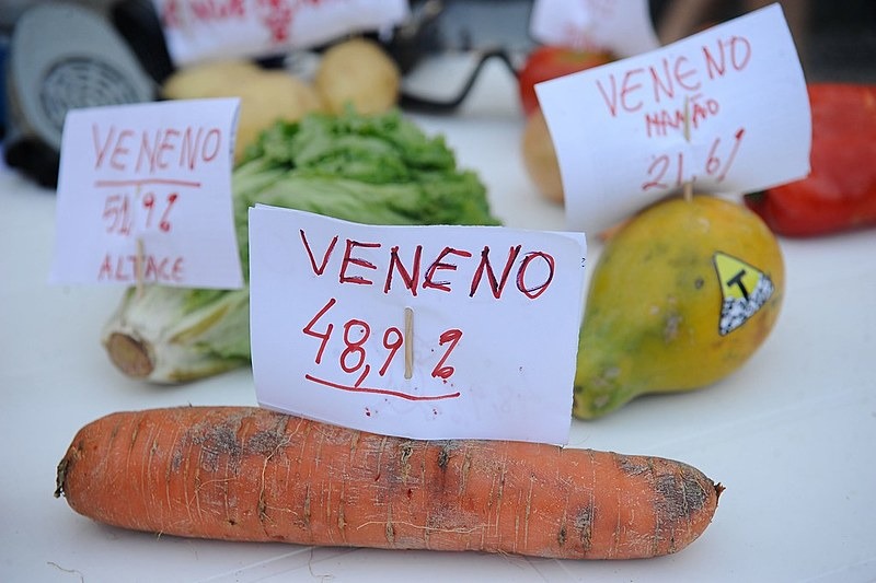 A liberação de agrotóxicos significa veneno na mesa do brasileiro.