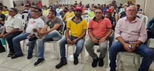Sintricom e trabalhadores da construção civil aprovam proposta por unanimidade