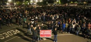 Metalúrgicos na Mercedes em São Bernardo (SP) prestam solidariedade a americanos