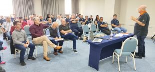 Sindicalistas do Paraná debatem fortalecimento das negociações coletivas