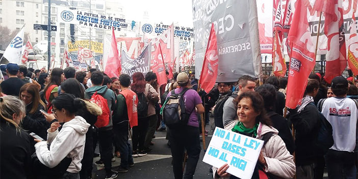 Sindicatos da Argentina condenam reforma do presidente Milei