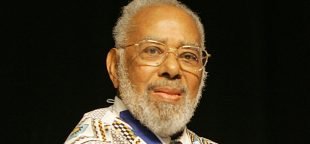 Saiba mais sobre Abdias Nascimento e seu exílio voluntário. Conheça esta figura histórica que deixou um impacto duradouro.