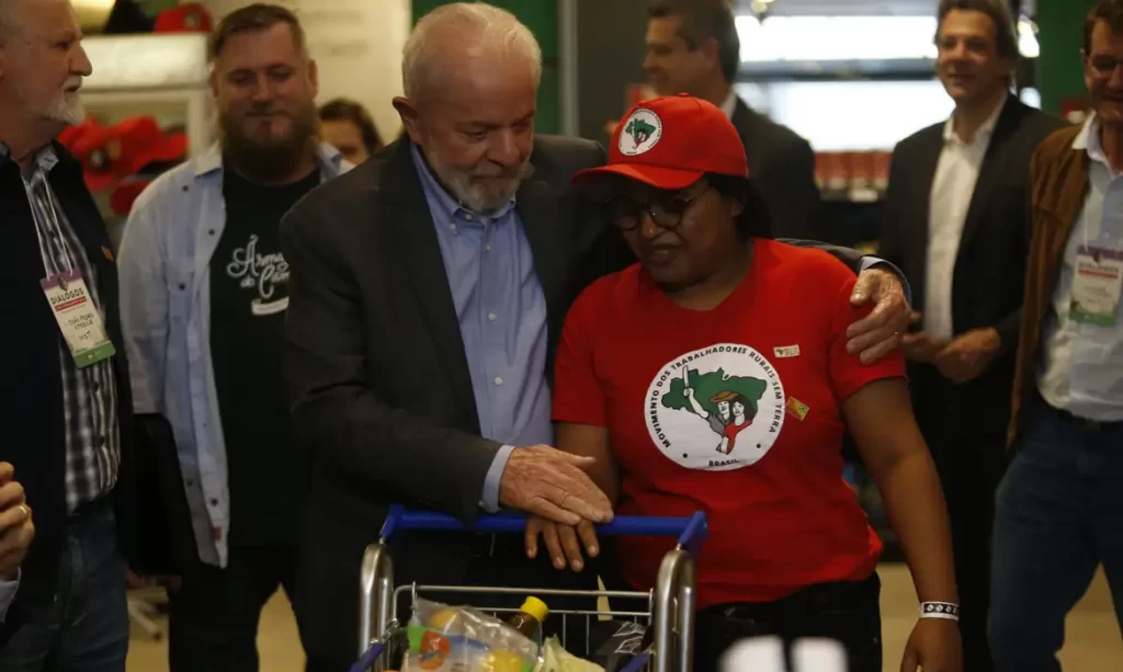 Lula em encontro com movimentos sociais e sindicais em São Paulo/Foto: Paulo Pinto