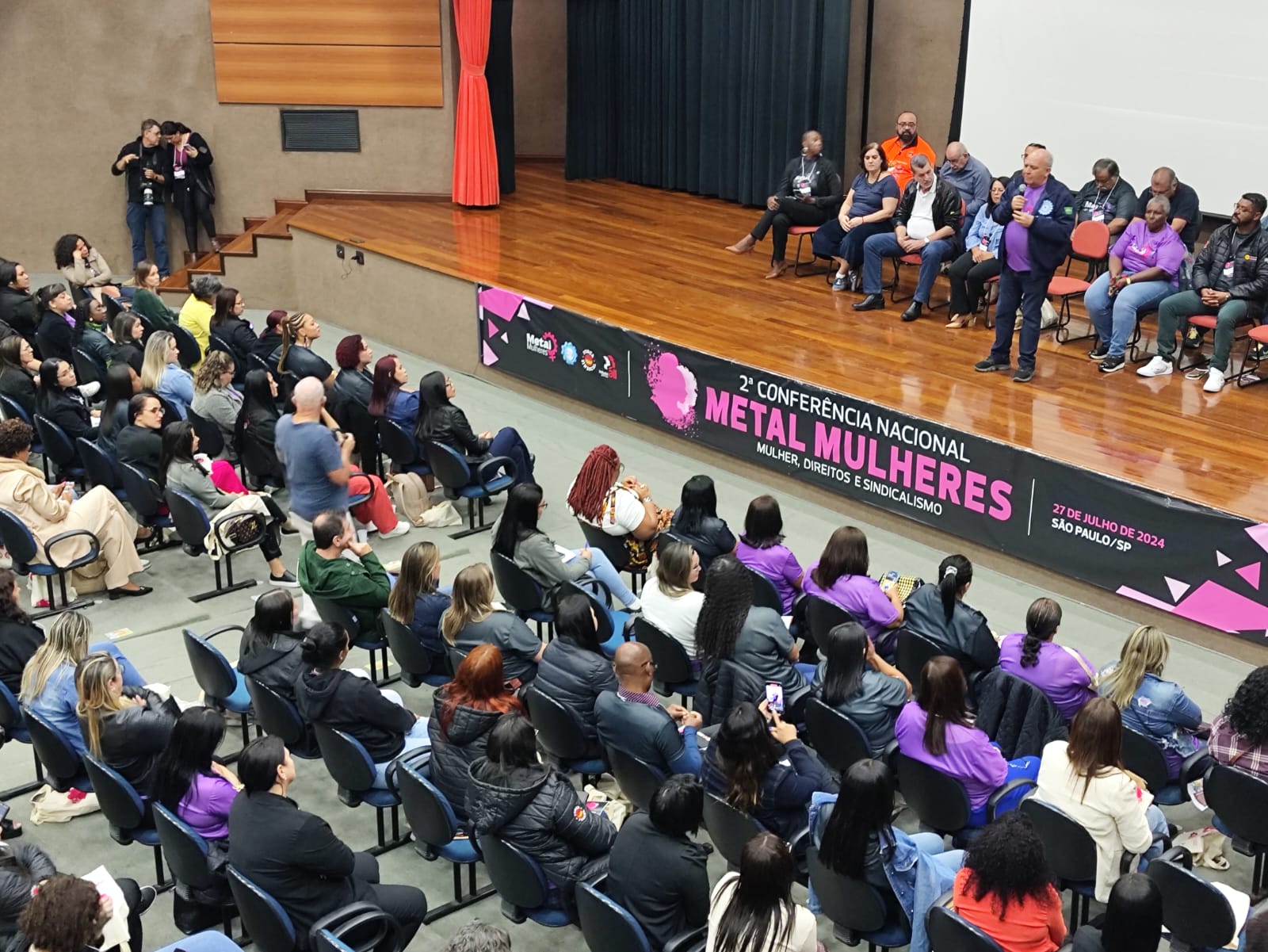 Miguel Torres, presidente da CNTM e da Força Sindical, presente no evento por igualdade de gênero.