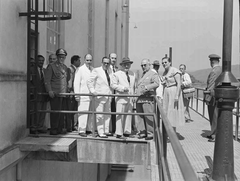 Getúlio Vargas, Raulino de Oliveira e Amaral Peixoto na inauguração do Alto Forno ll da CSN, em 20 de fevereiro de 1954. Foto: Fundação CSN