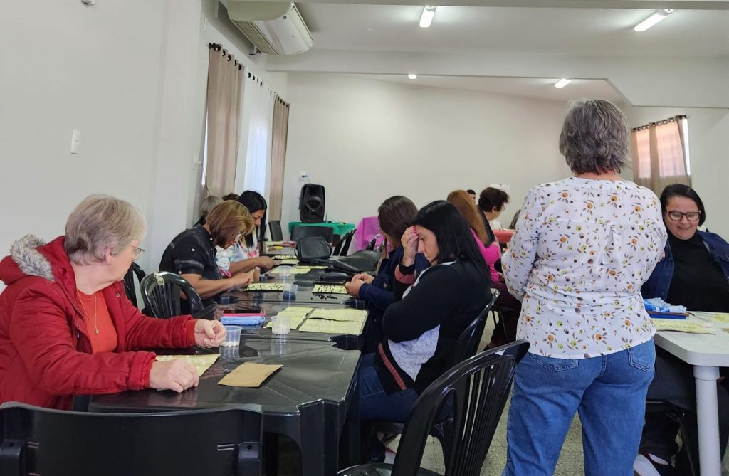 Grupo de Artesanato do Sindnapi SC realiza bingo para associados