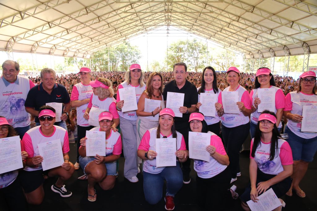 Reforçando a Lei Maria da Penha, Motta e mulheres comerciárias mostram as deliberações do “Mulher Valorizada, Comerciária Fortalecida”