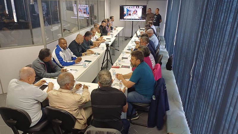 Reunião da Força Sindical: Márcio fala da importância da luta contra concorrência desleal de pneus importados.