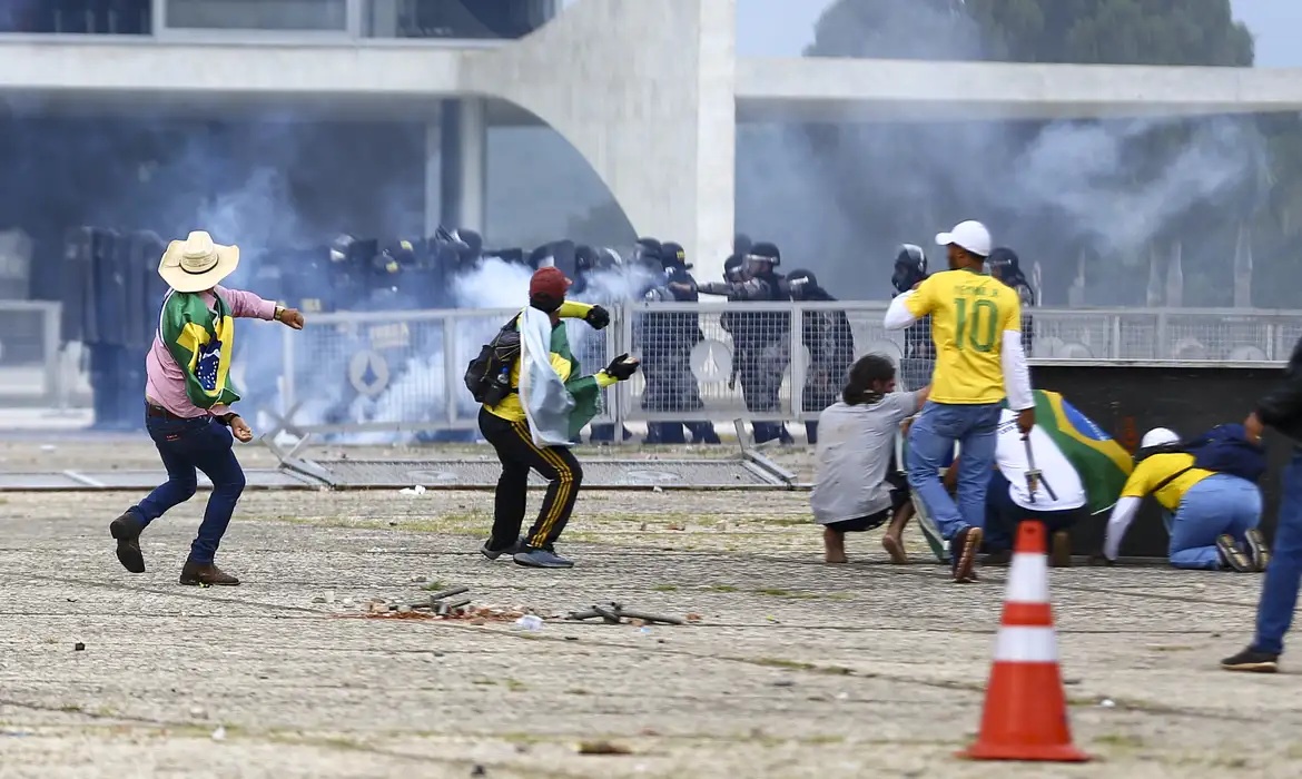 Em ato contra a democracia, manifestantes destroem patrimônio público em Brasília, no dia 8 de janeiro de 2023. Foto Marcelo CamargoAgência Brasil