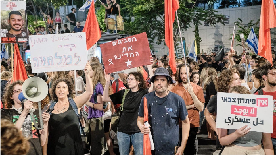 Greve Geral: Membros do Partido Comunista de Israel e da coalizão Frente Democrática pela Paz e Igualdade (Hadash) participaram das mobilizações do fim de semana. Foto via Zo Haderekh