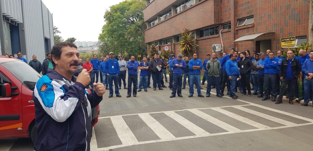 Metalúrgicos da KHS mobilizados por aumento real