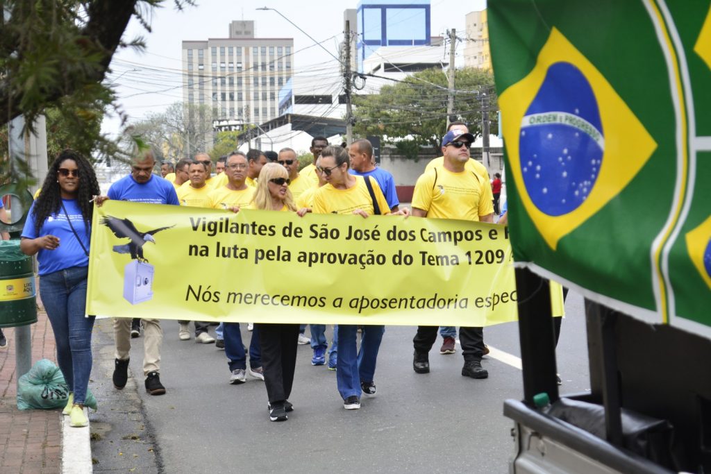 Em São José dos Campos (SP), vigilantes se manifestam pela aposentadoria especial