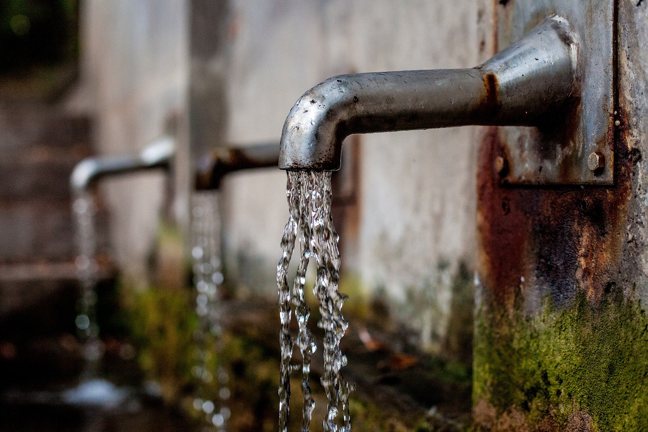 A possibilidade da água estar contaminada preocupa a população.