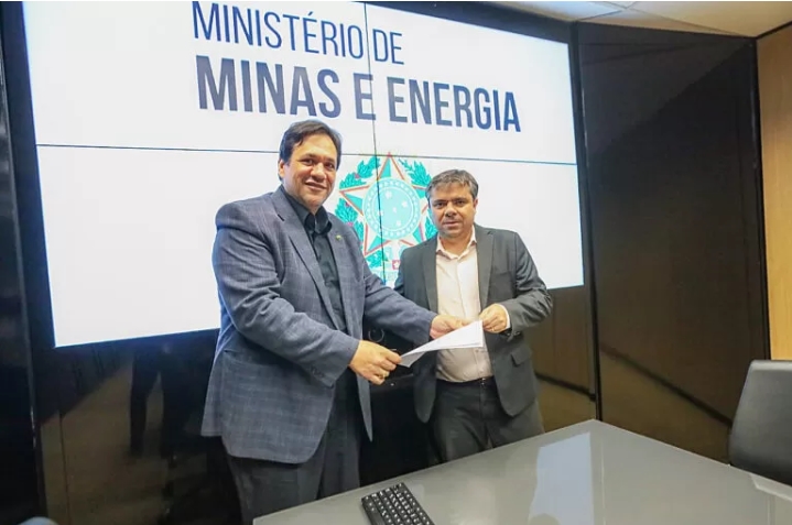 Chicão entrega propostas para o setor elétrico