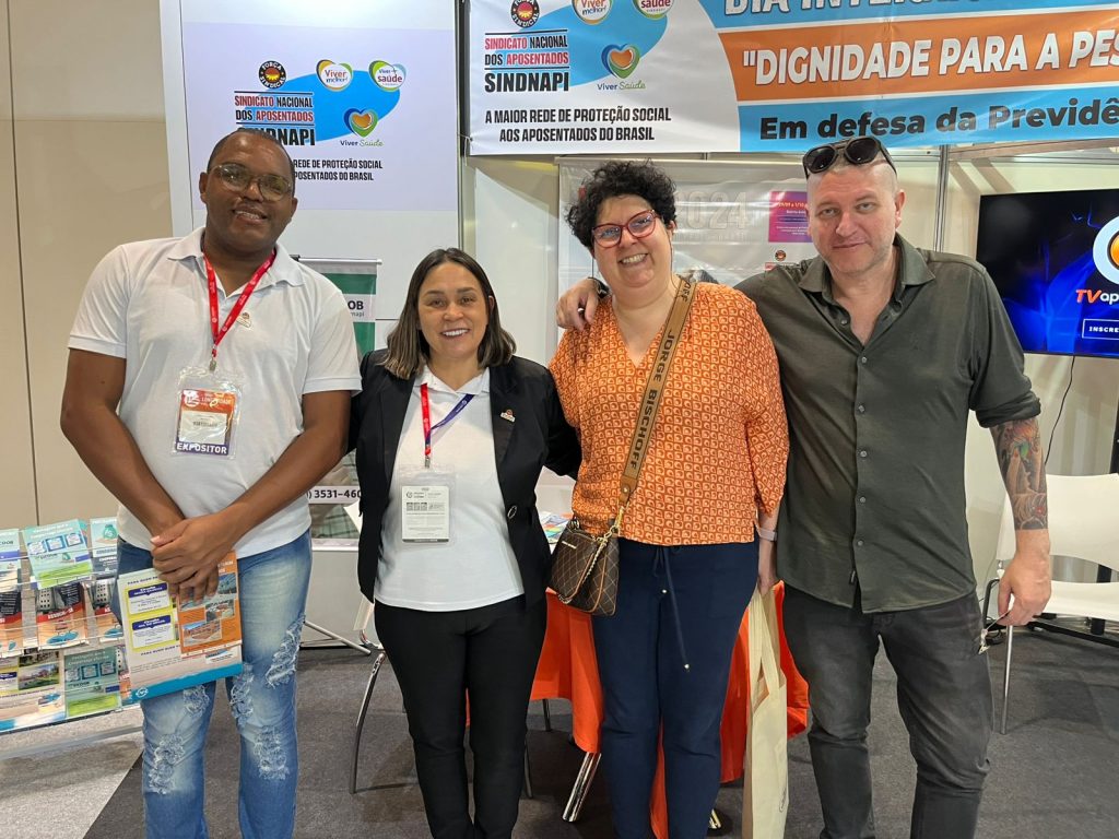 Associados marcam presença no estande do Sindinapi na feira Longevidade