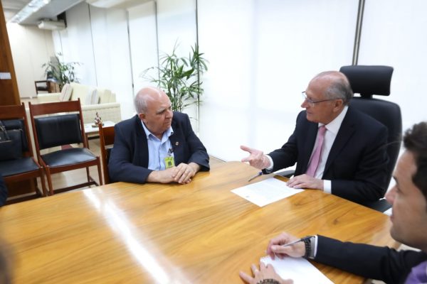 Borracheiros, representados por Márcio Ferreira e Miguel Torres, junto com associação de empresários do setor dialogam com Geraldo Alckmin