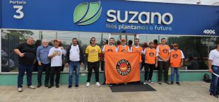 Trabalhadores da Suzano lutam por aumento real