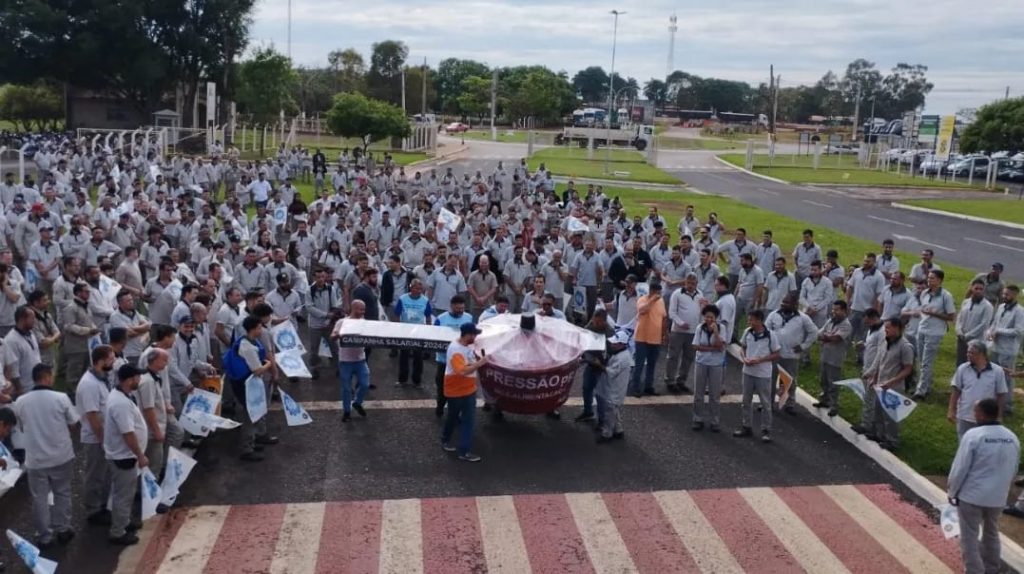 Simecat faz assembleia da "pressão" na Mitsubishi