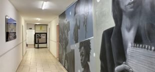 Jornalistas de SP inauguram painel artístico e fotografia na sede da entidade