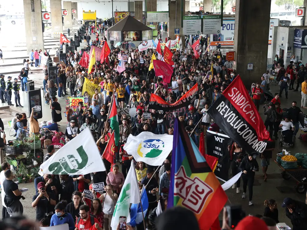 Ato pelo fim da escala 6x1 em Brasília, dia 15/11/2024. Foto: Valter Campanato/Agência Brasil