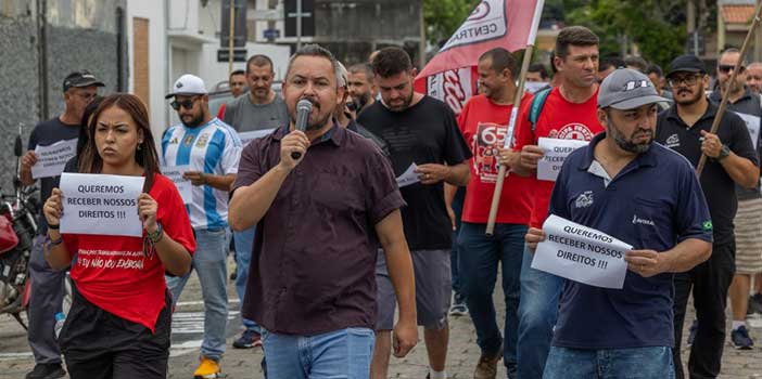 Em passeata, metalúrgicos da Avibras exigem pagamento de dívida trabalhista