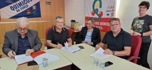 Químicos da Força assinam Convenção Coletiva